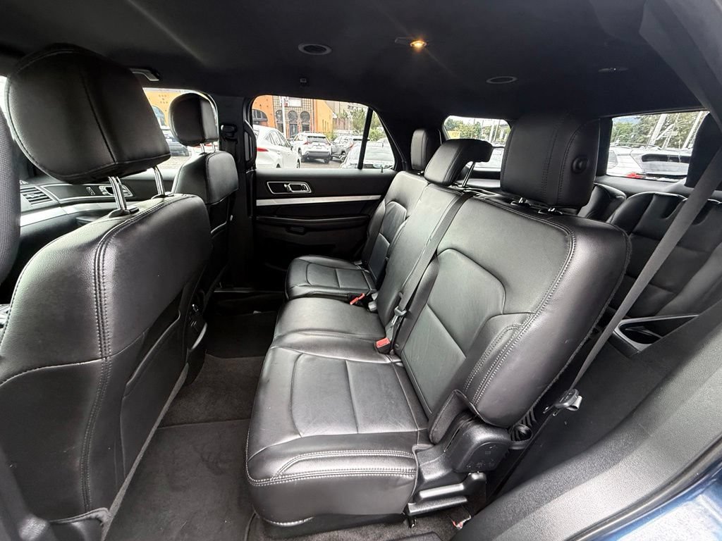 Used 2017 Ford Explorer XLT w/ Equipment Group 202A AWD/4WD image 16