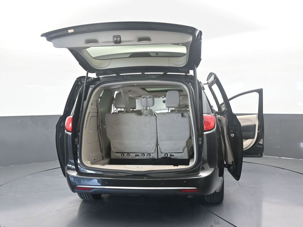 Used 2019 Chrysler Pacifica Limited image 78