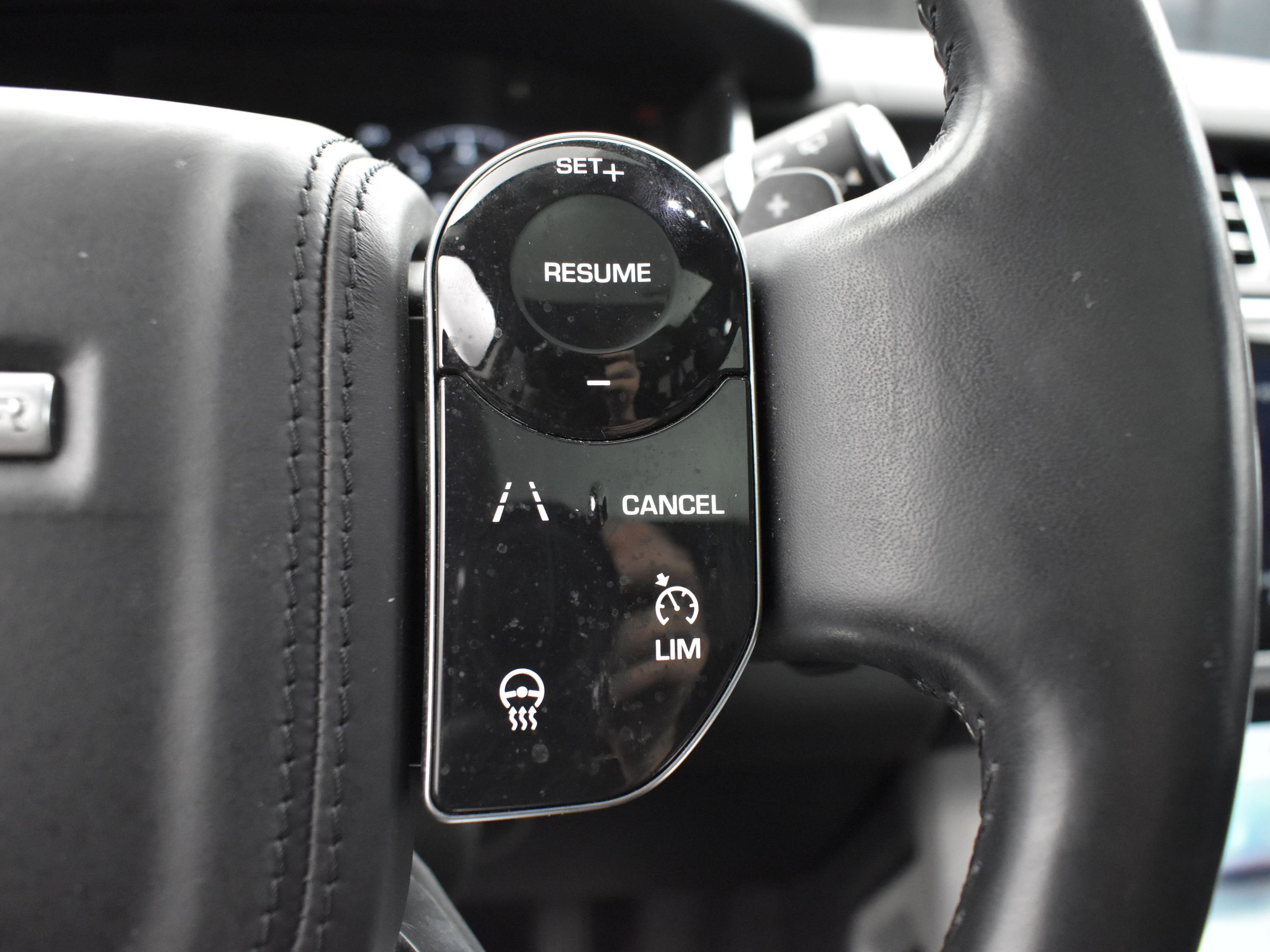 Used 2020 Land Rover Range Rover HSE image 11