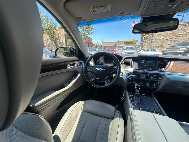 Used 2015 Hyundai Genesis 5.0 RWD image 15
