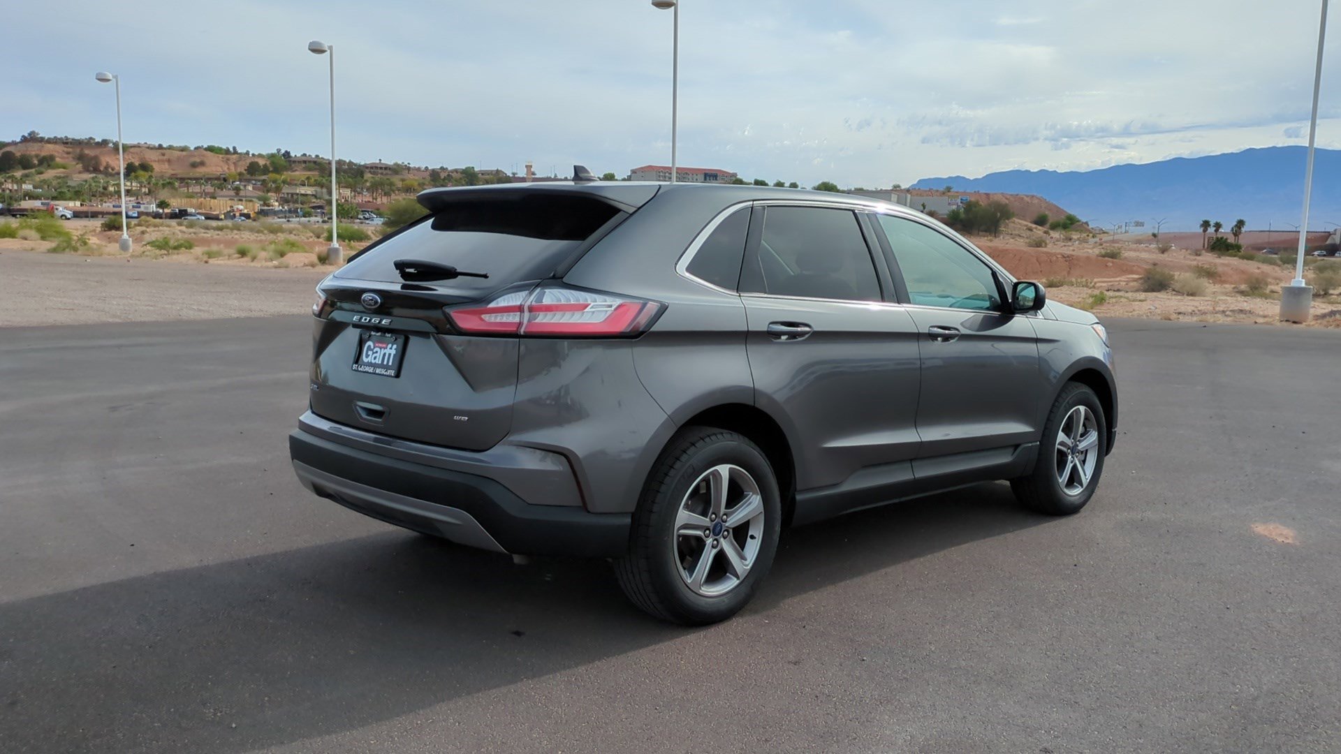 Used 2022 Ford Edge SEL w/ Convenience Package image 3