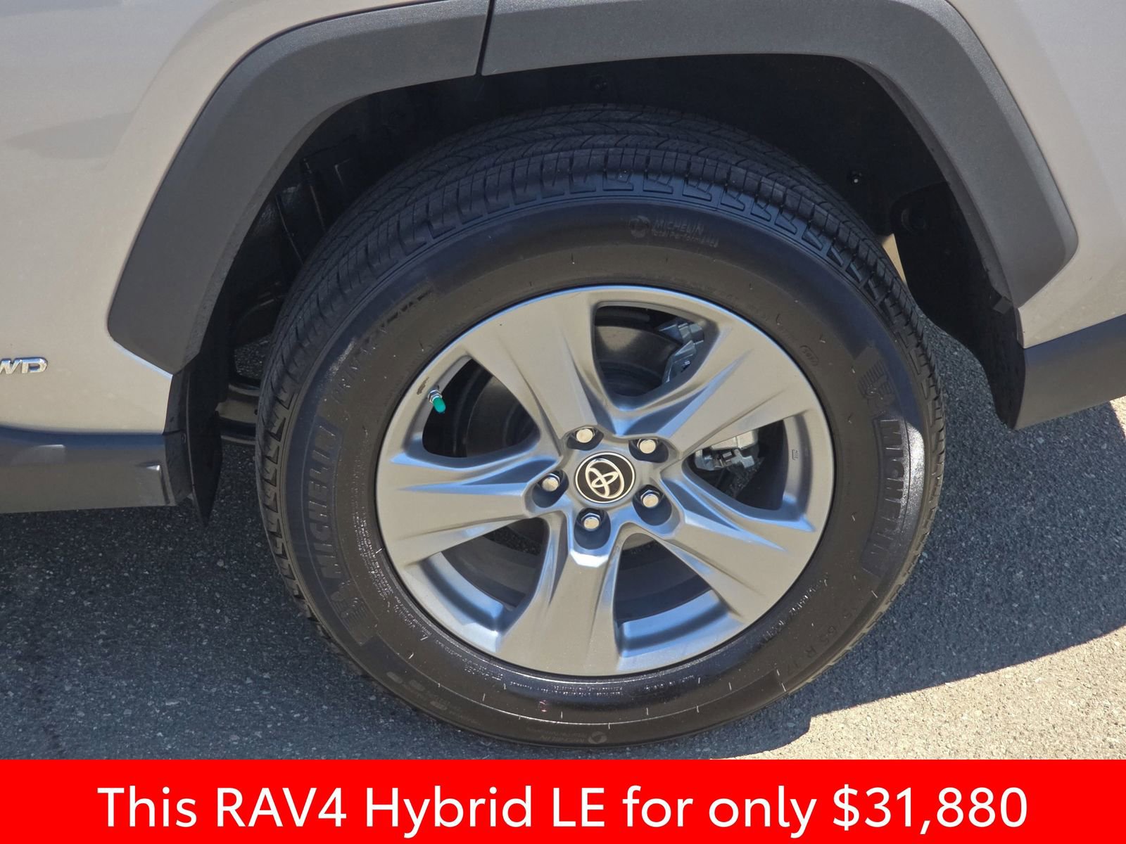Used 2024 Toyota RAV4 LE AWD/4WD image 38