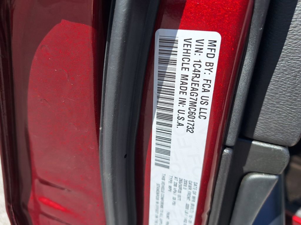 Used 2021 Jeep Grand Cherokee Laredo X image 29