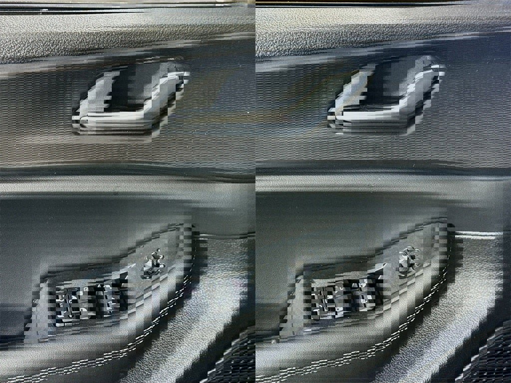 New 2025 Jeep Grand Cherokee L Altitude image 12