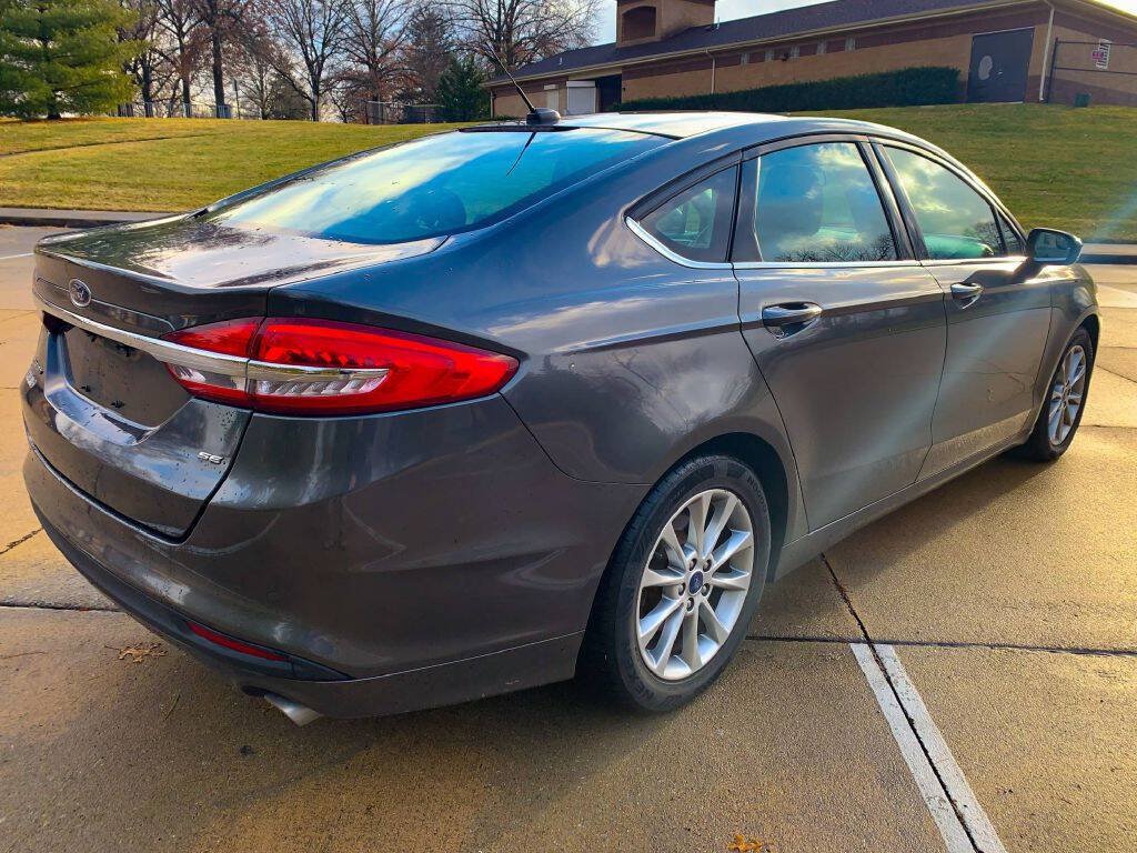 Used 2017 Ford Fusion SE w/ Fusion SE Technology Package AWD/4WD image 3