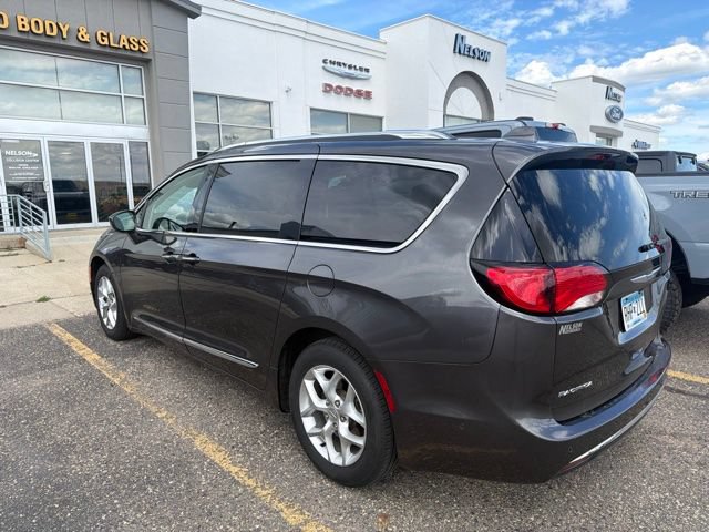 Used 2018 Chrysler Pacifica Touring-L Plus w/ Advanced Safetytec Group FWD image 7