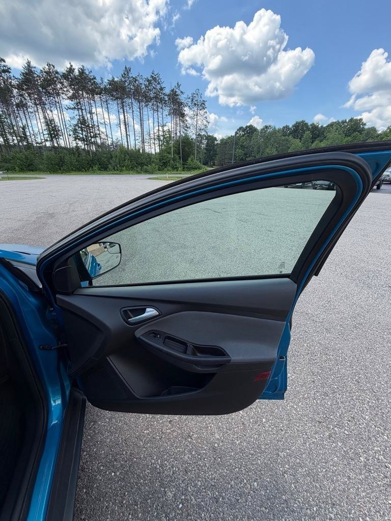 Used 2013 Ford Focus SE w/ SE Winter Pkg FWD image 17