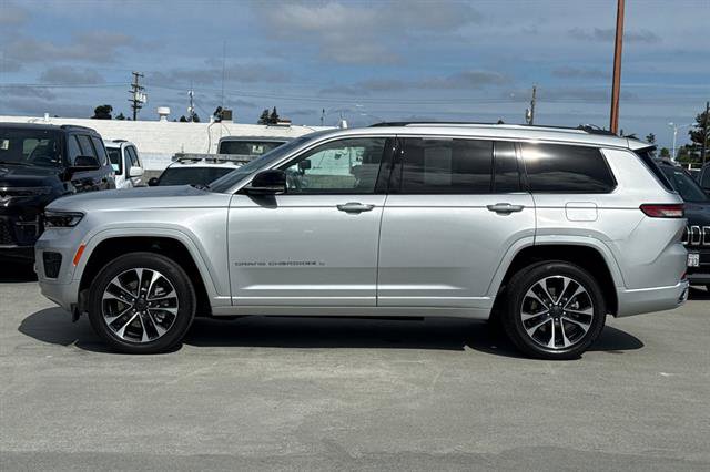 Used 2024 Jeep Grand Cherokee L Overland w/ Trailer Tow Package AWD/4WD image 6