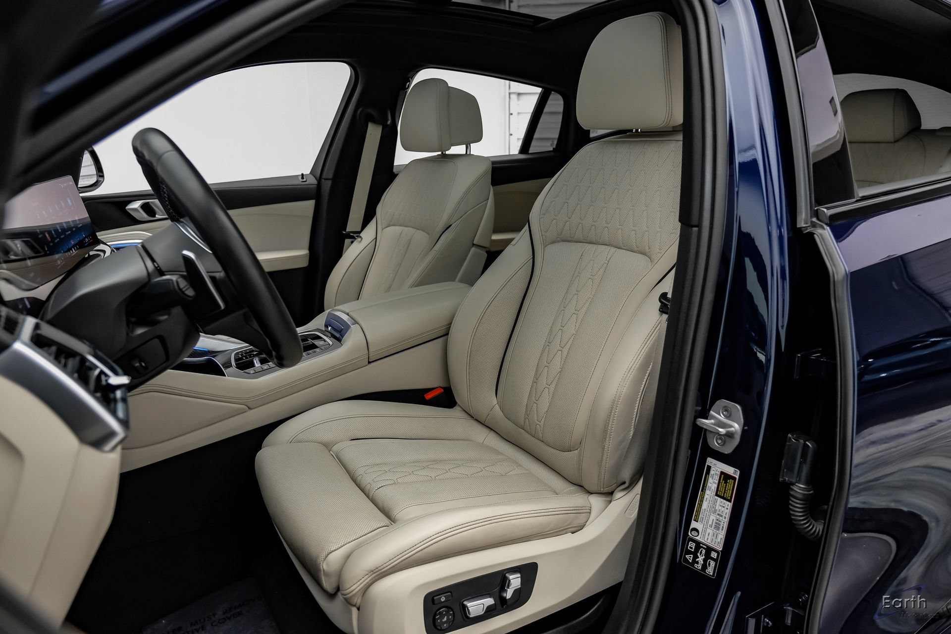 Used 2025 BMW X6 M60i w/ M Sport Professional Package AWD/4WD image 38