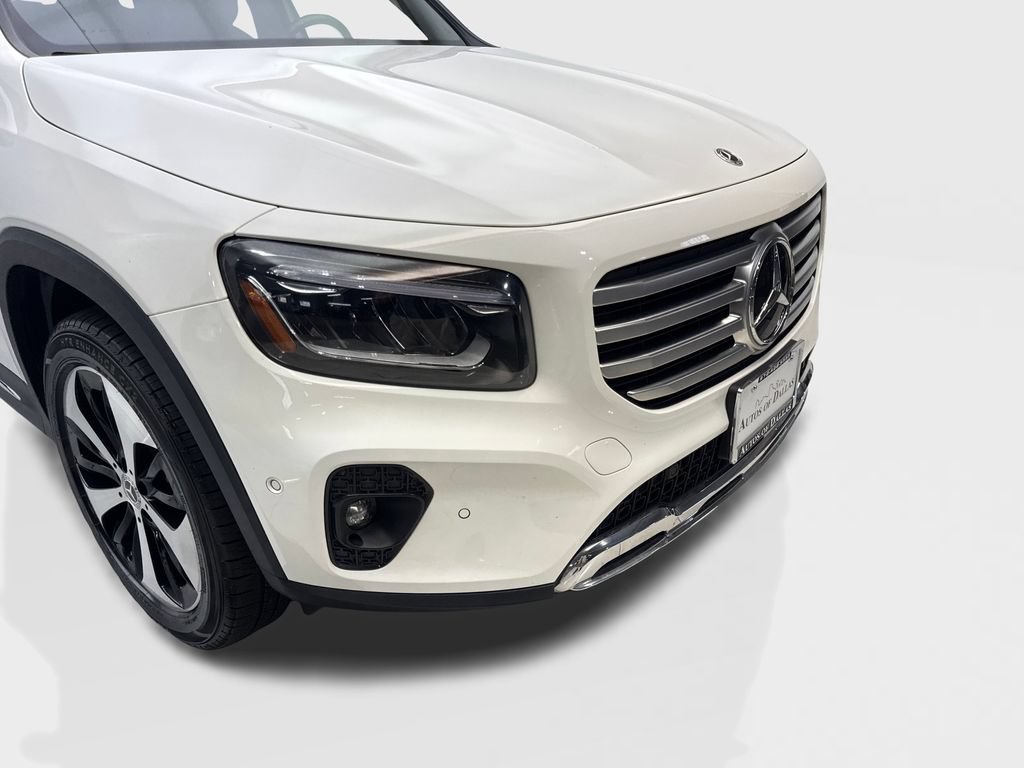 Used 2025 Mercedes-Benz GLB 250 4MATIC image 17