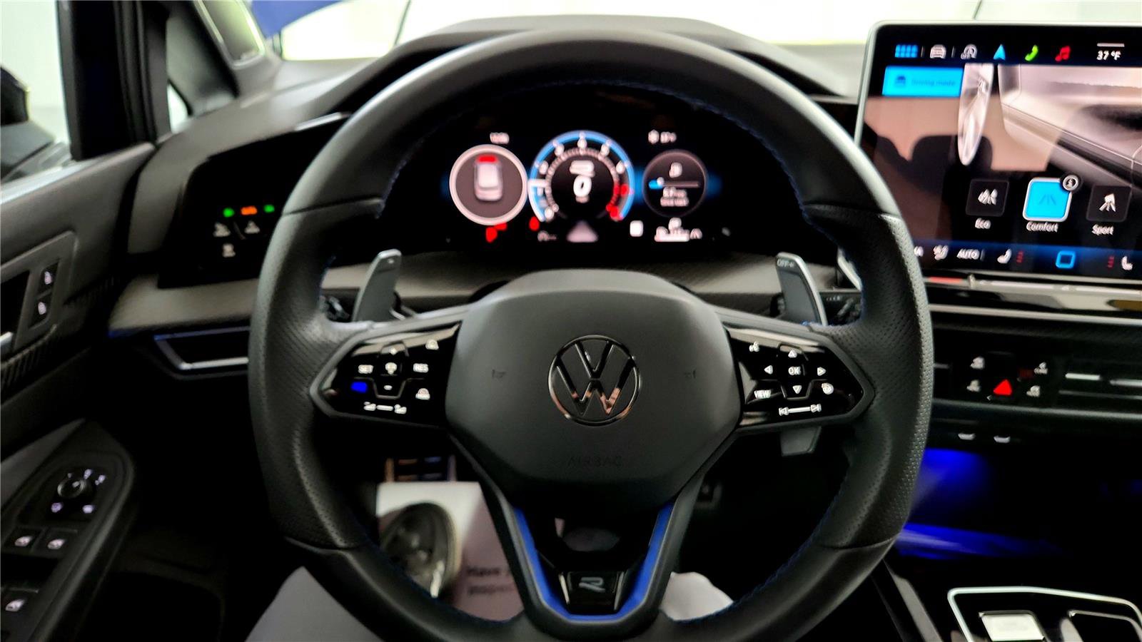 Used 2025 Volkswagen Golf R Black Edition image 18