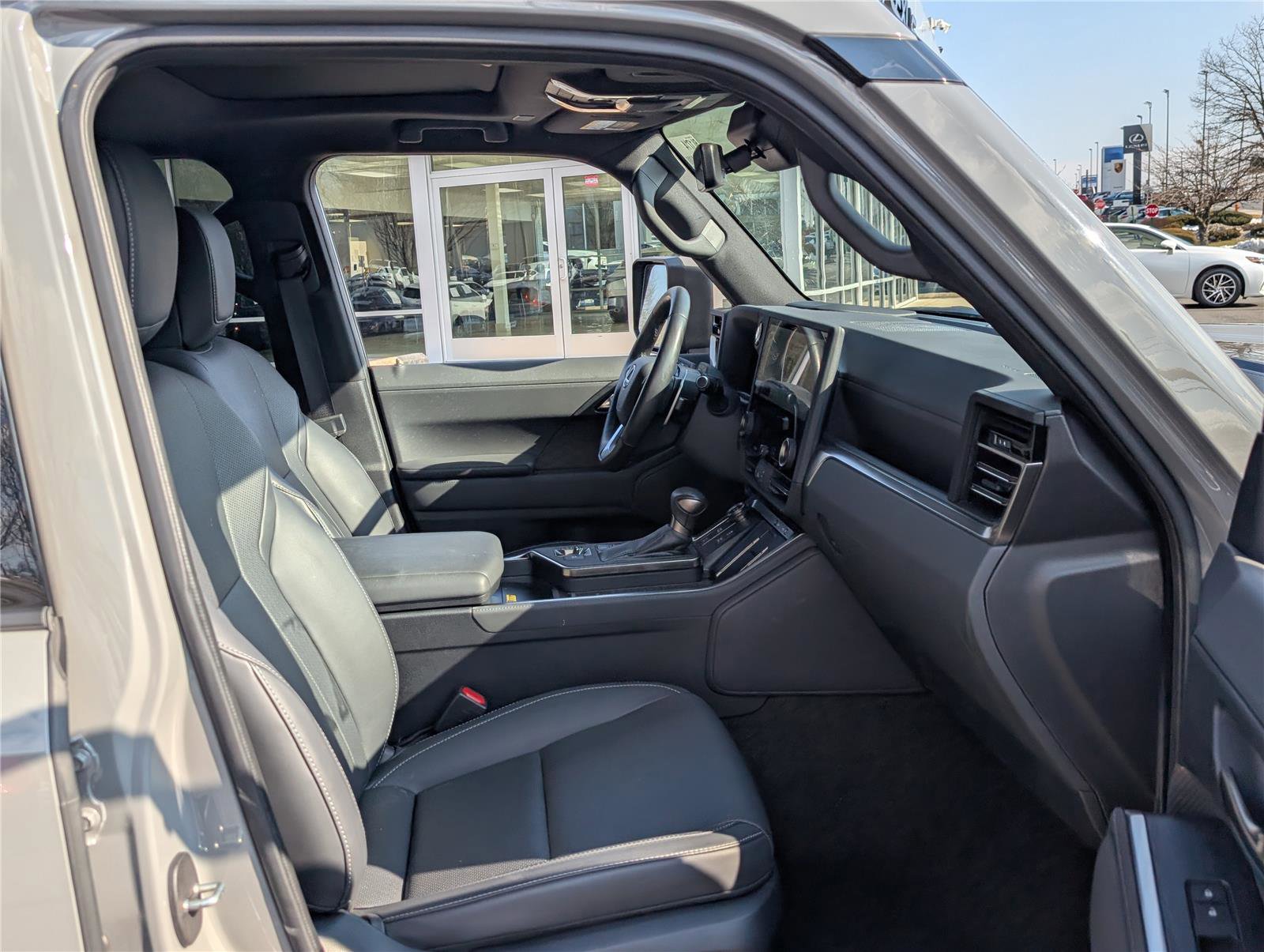 Used 2024 Lexus GX 550 w/ Accessory Package (Z1) image 11