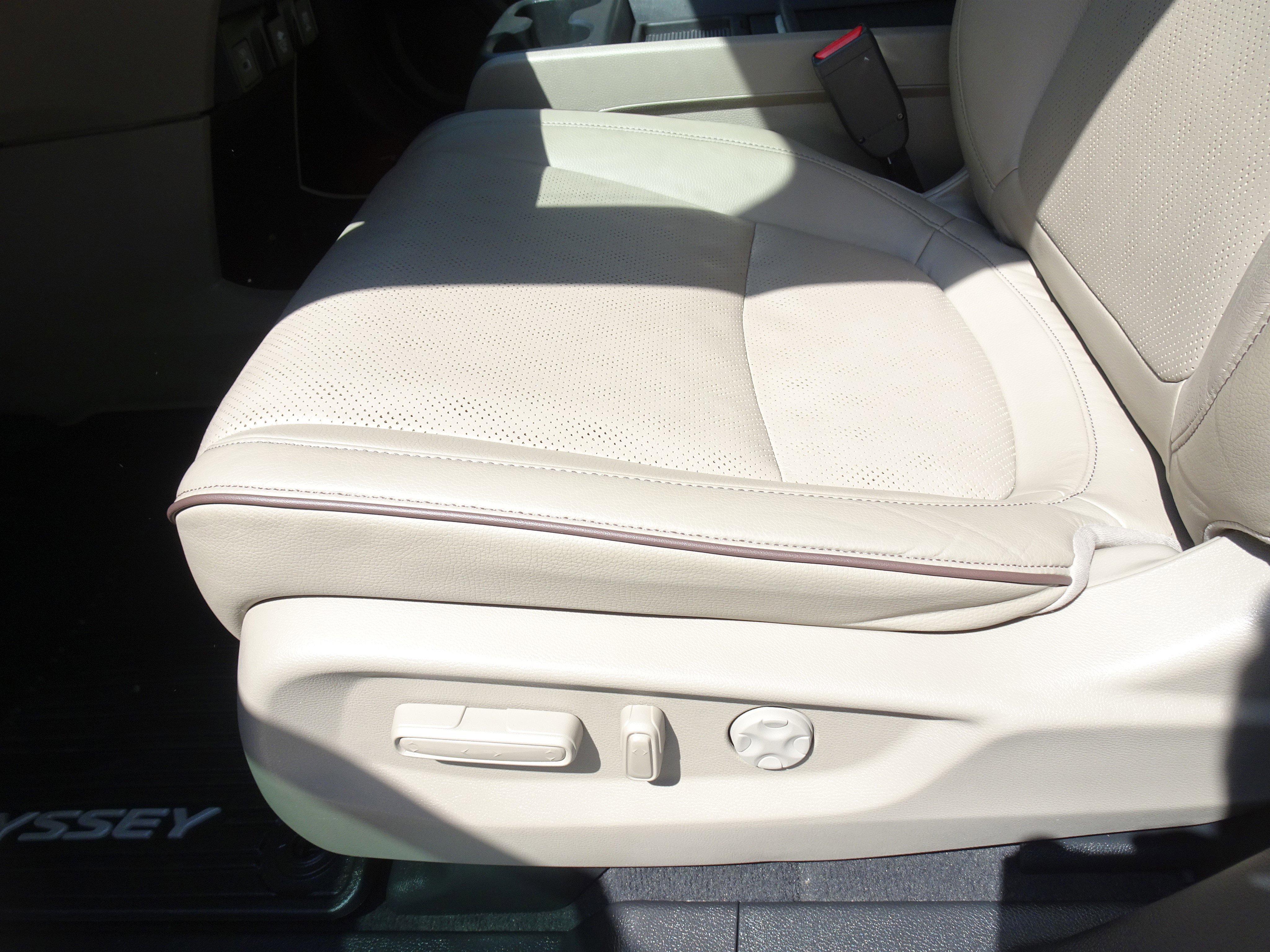 Used 2023 Honda Odyssey Elite image 12