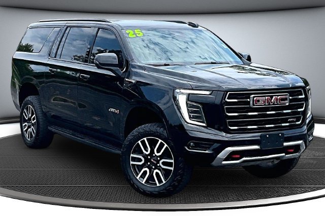 Used 2025 GMC Yukon XL AT4 AWD/4WD image 3