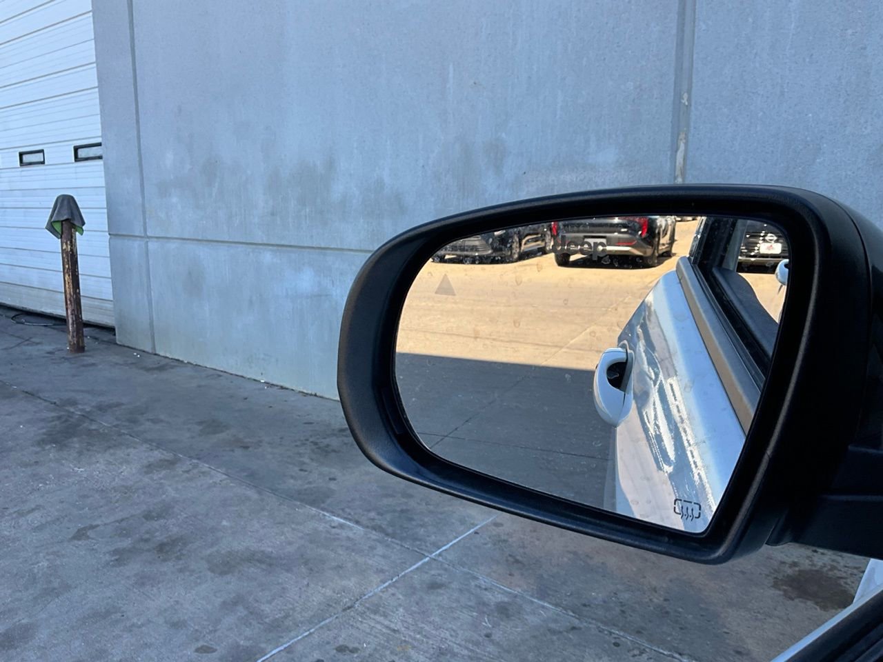 Used 2025 Jeep Compass Trailhawk image 17