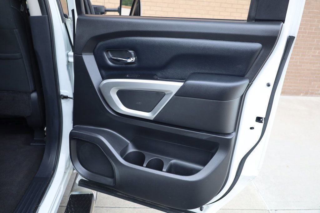 Used 2018 Nissan Titan SV image 21