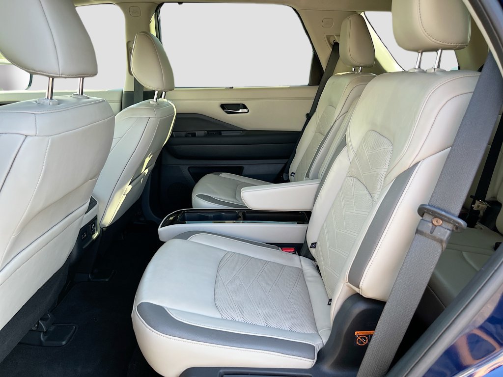 Used 2022 Nissan Pathfinder Platinum w/ Lighting Package (N93) FWD image 25