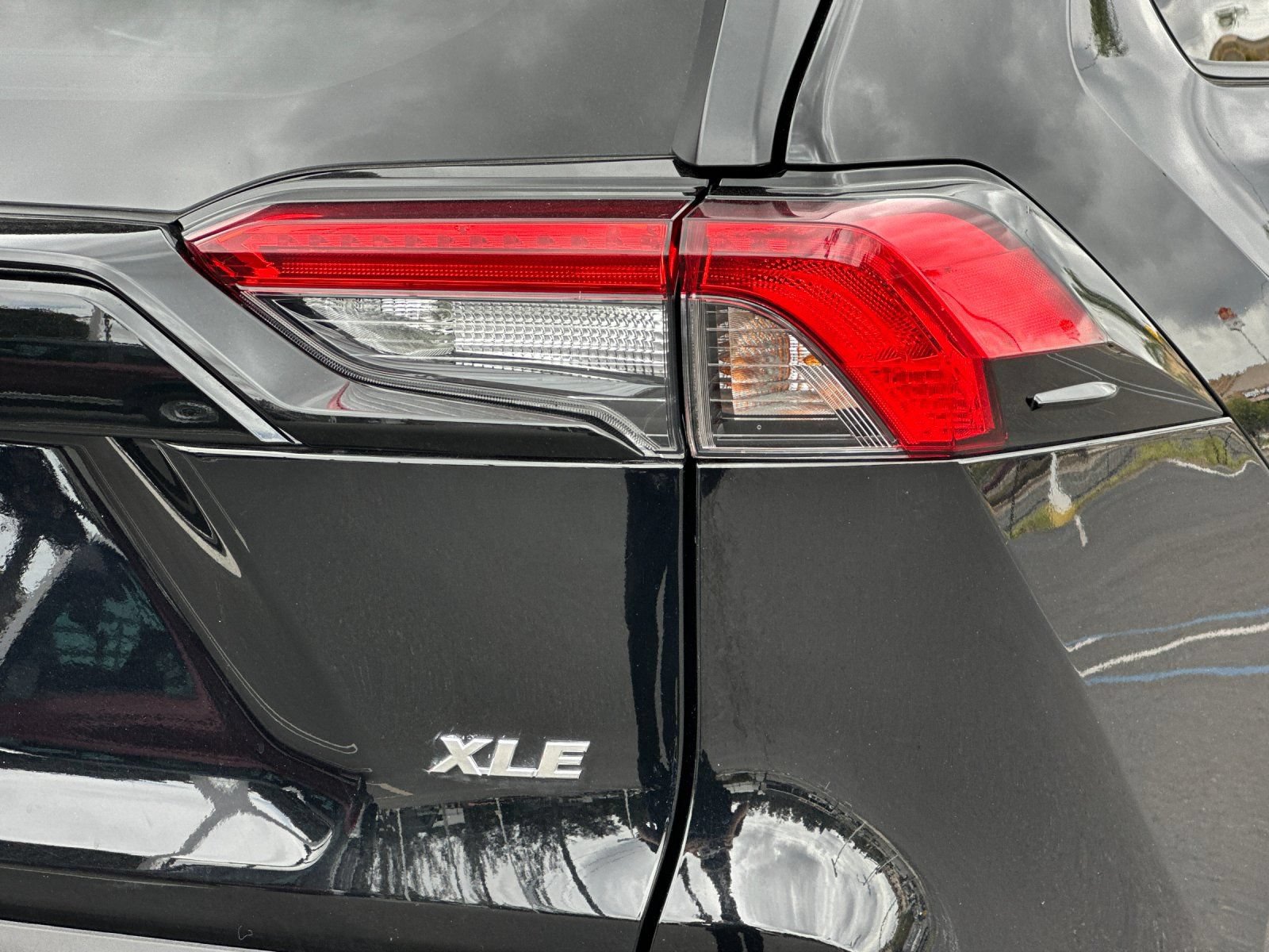 Used 2025 Toyota RAV4 XLE FWD image 24