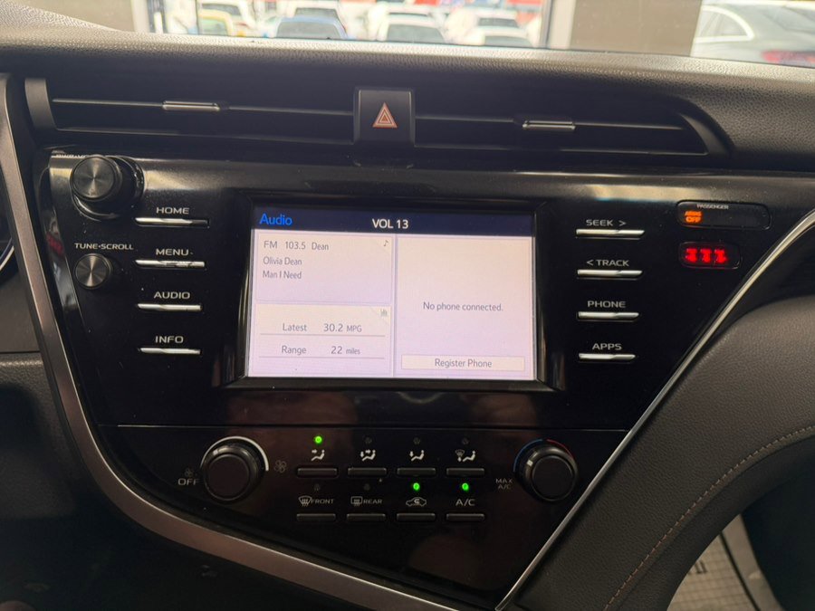 Used 2018 Toyota Camry LE FWD image 31