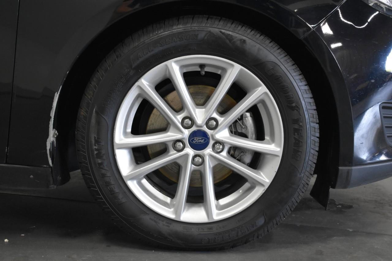 Used 2017 Ford Focus SE image 18