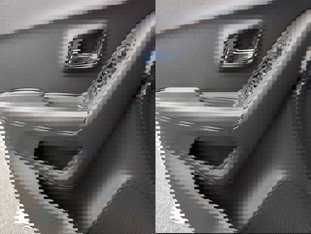 Used 2020 Chevrolet Trax LT w/ LT Convenience Package image 15