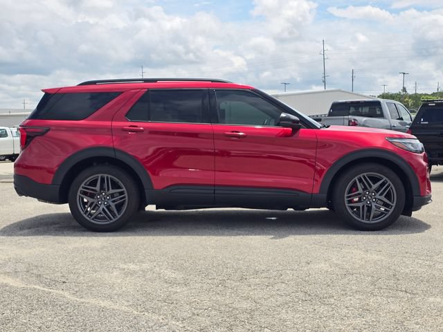Used 2025 Ford Explorer ST AWD/4WD image 6