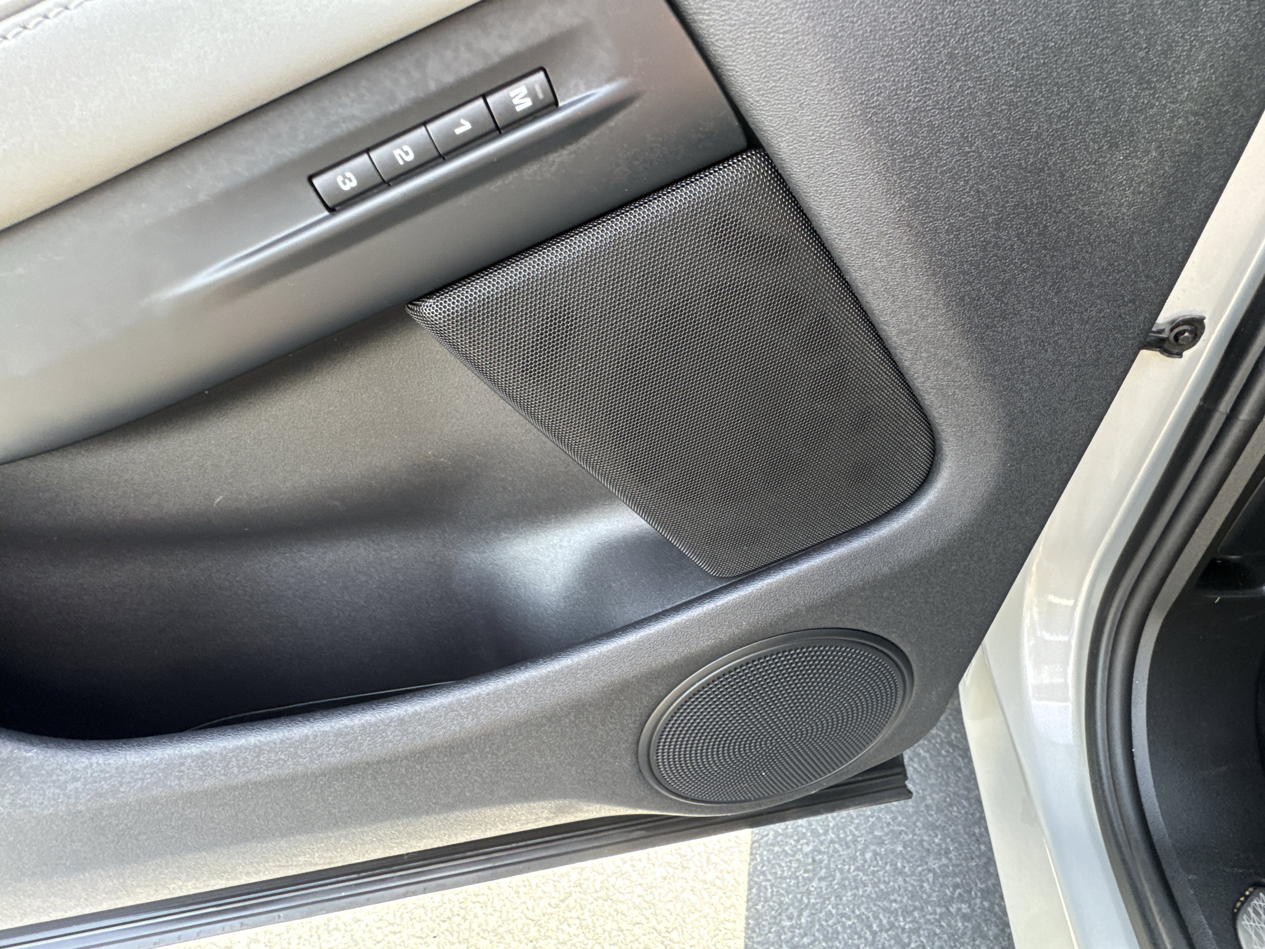 Used 2020 Land Rover Range Rover Evoque First Edition image 25