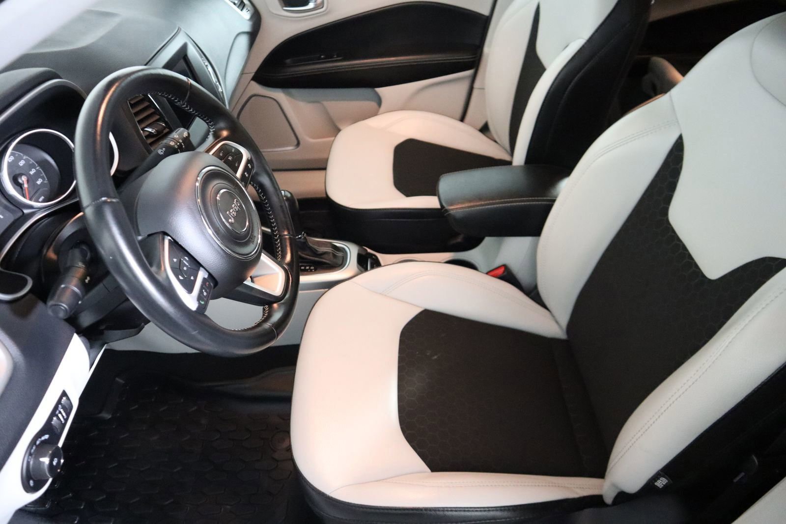 Used 2021 Jeep Compass Latitude w/ Driver Assistance Group image 32