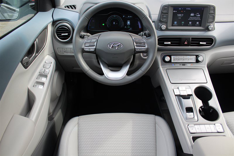 Used 2021 Hyundai Kona Limited FWD image 2