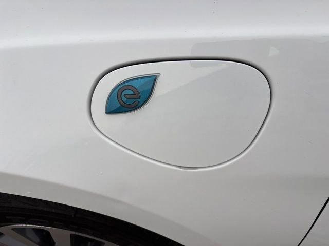 Used 2022 Chrysler Pacifica Touring-L w/ Uconnect Theater Family Group image 49