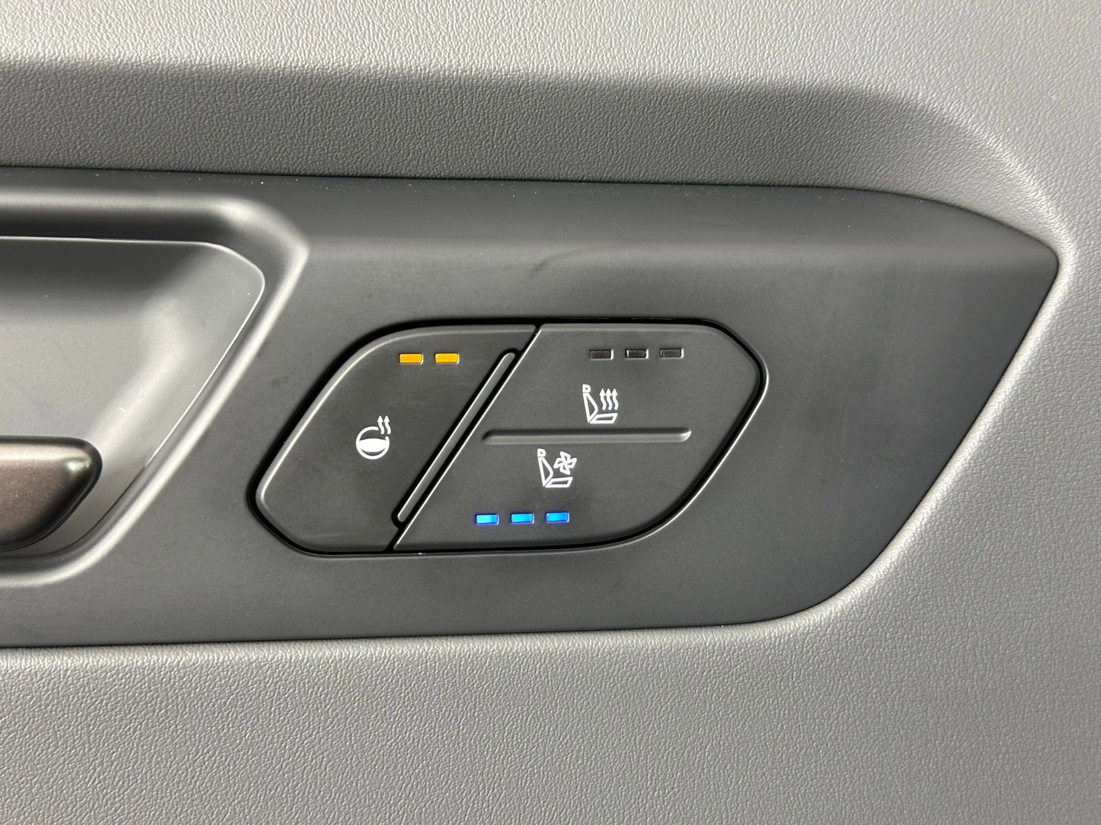 Used 2025 Kia EV9 Wind image 9