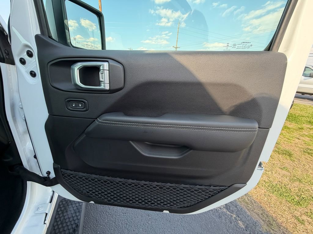 Used 2023 Jeep Wrangler Unlimited Sahara w/ Cold Weather Group image 19