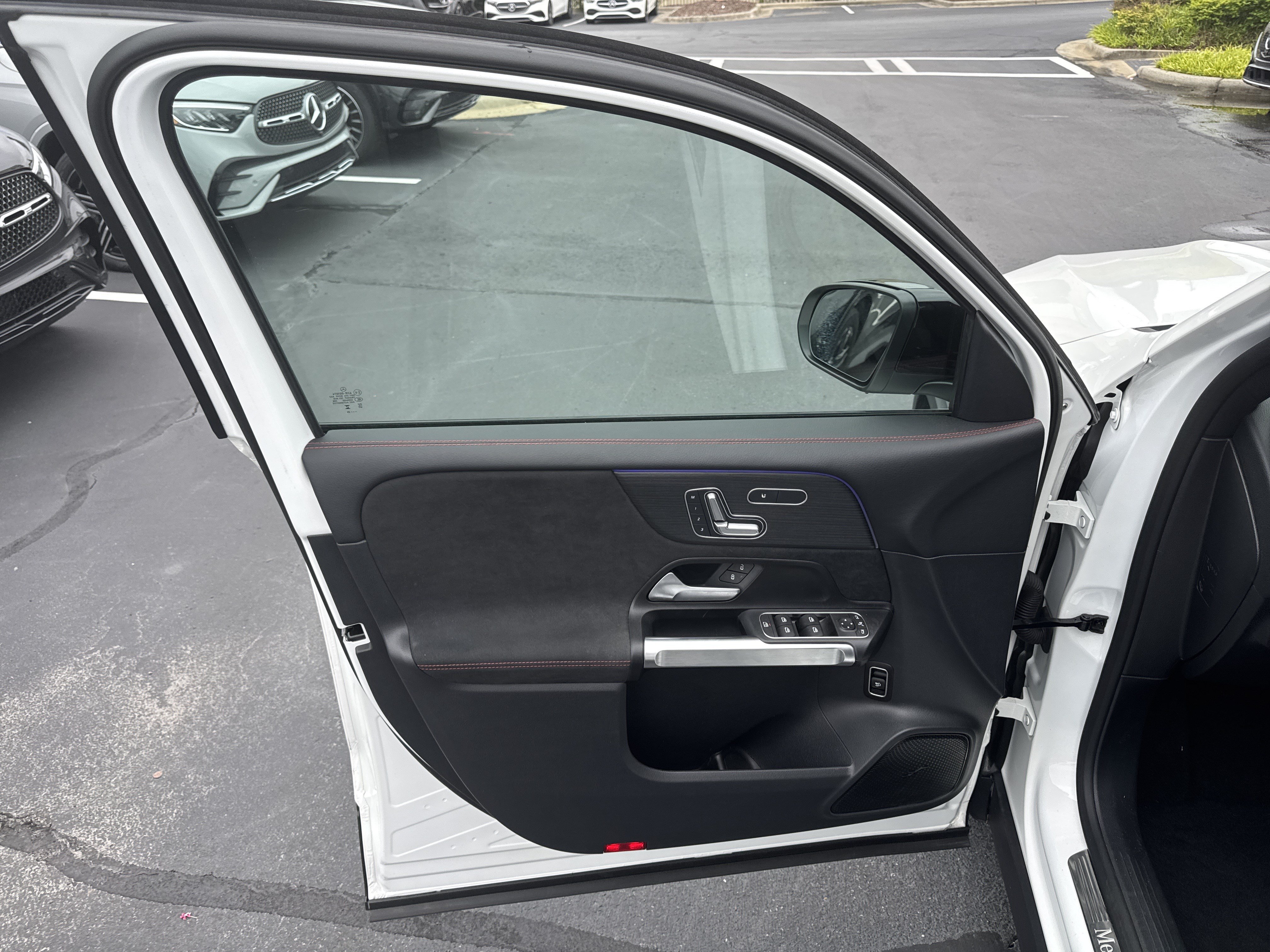 Certified 2025 Mercedes-Benz GLB 250 4MATIC image 14