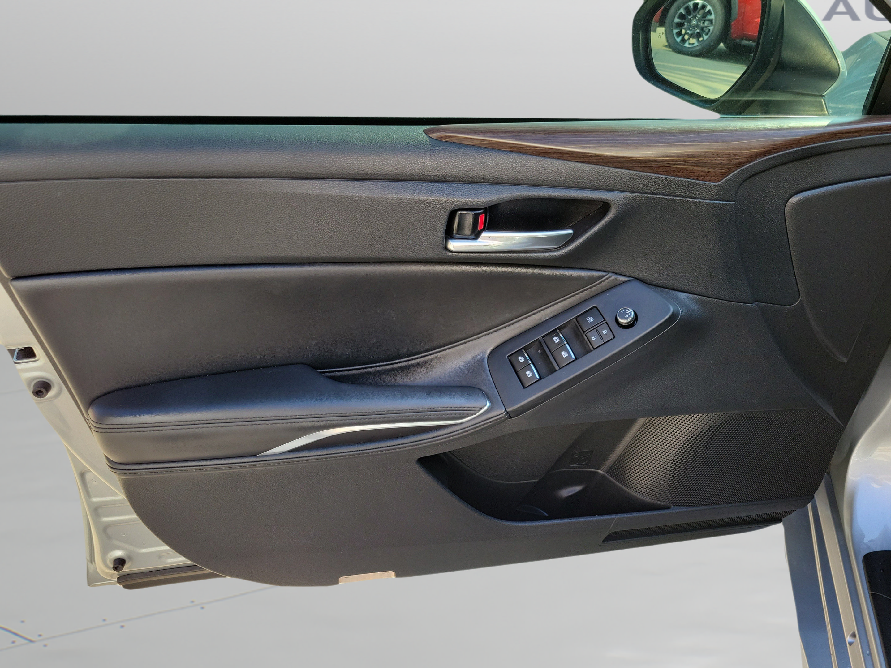 Used 2021 Toyota Avalon XLE w/ Moonroof Package FWD image 6