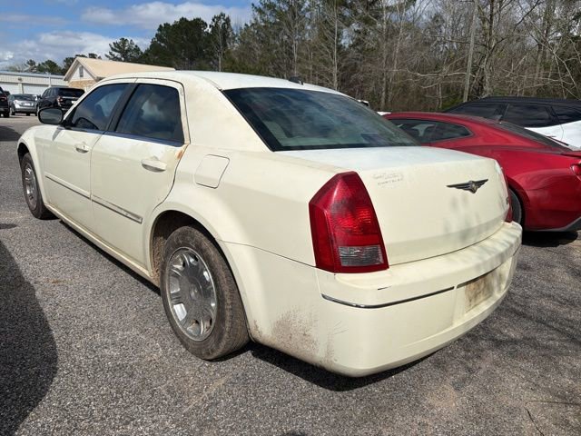 Used 2005 Chrysler 300 Touring RWD image 14