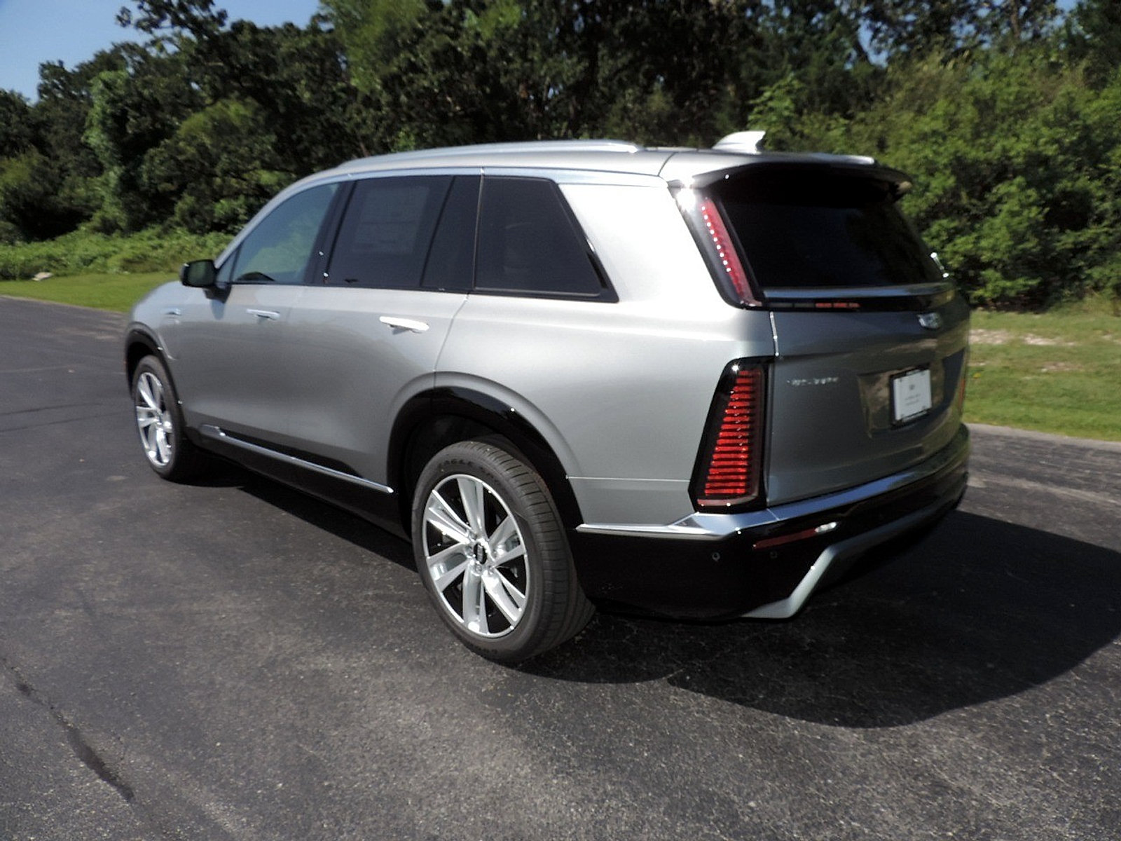 New 2027 Cadillac Vistiq Luxury AWD/4WD image 7