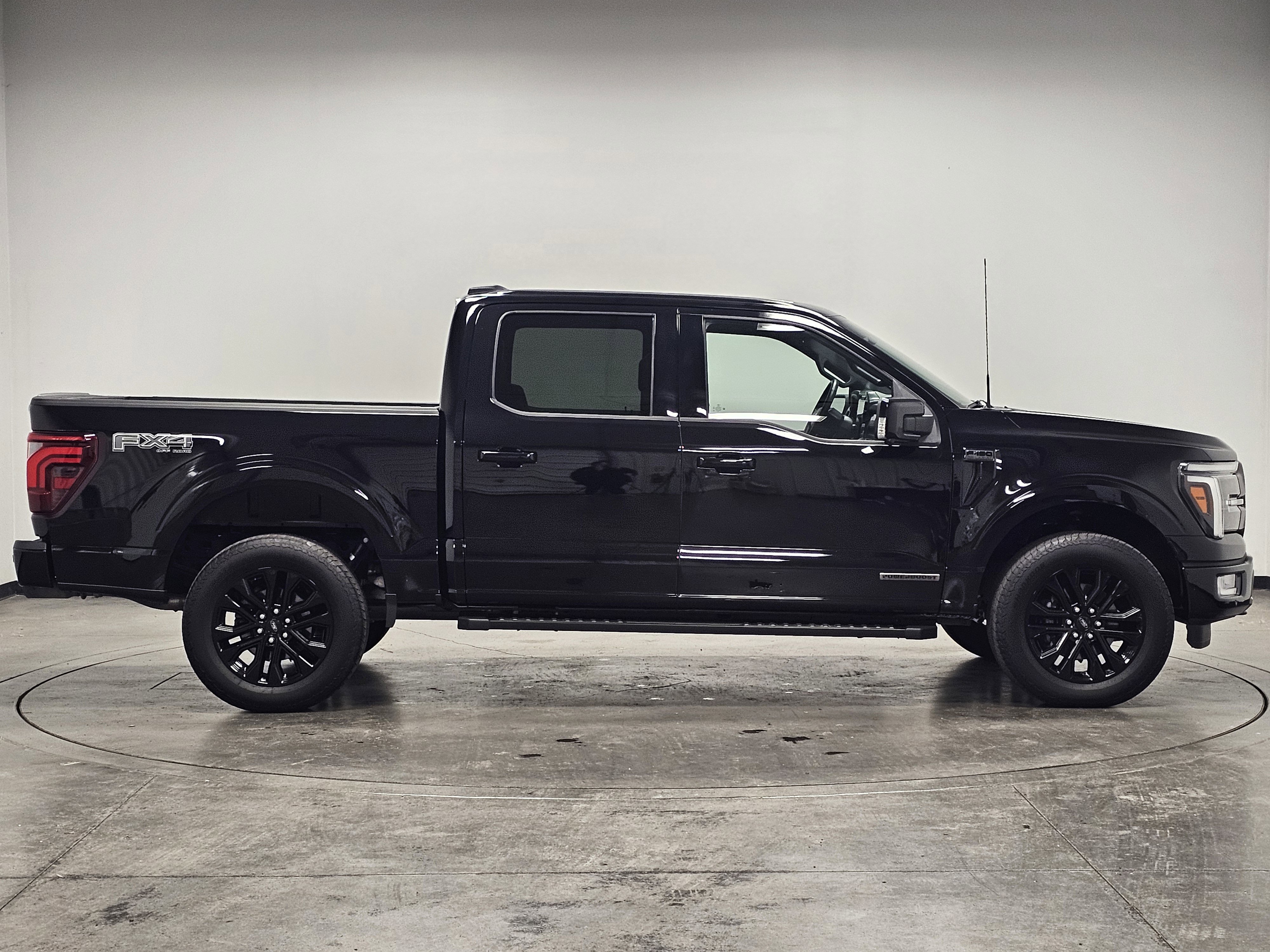 Used 2024 Ford F150 Lariat w/ FX4 Off-Road Package image 9