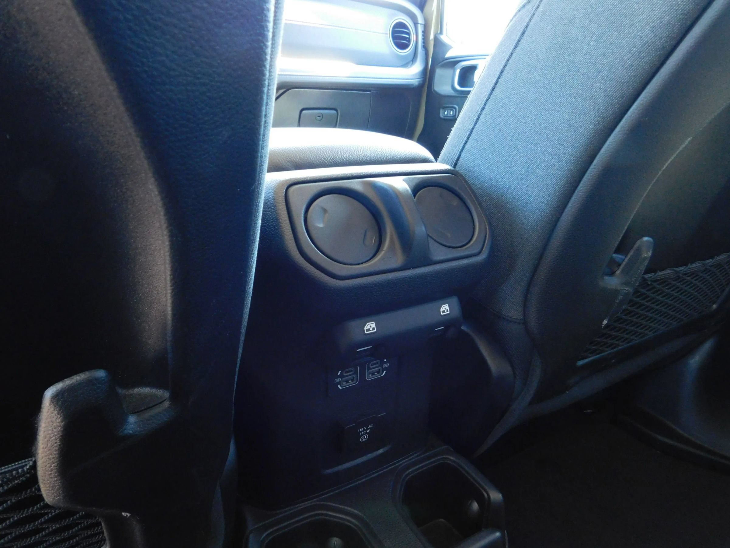 Used 2025 Jeep Wrangler Unlimited Rubicon AWD/4WD image 13