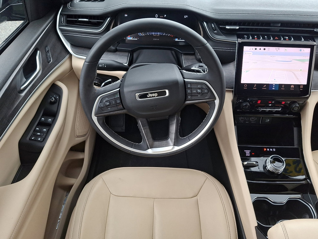Used 2023 Jeep Grand Cherokee Limited AWD/4WD image 21