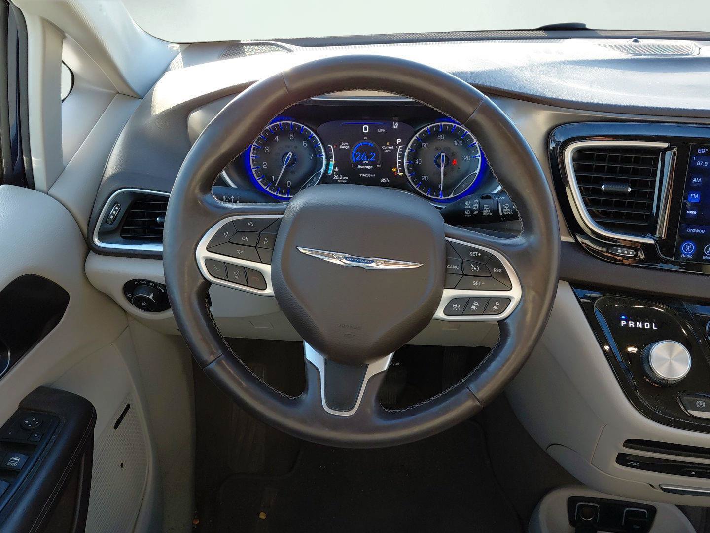 Used 2017 Chrysler Pacifica Touring-L Plus w/ Advanced Safetytec Group FWD image 40