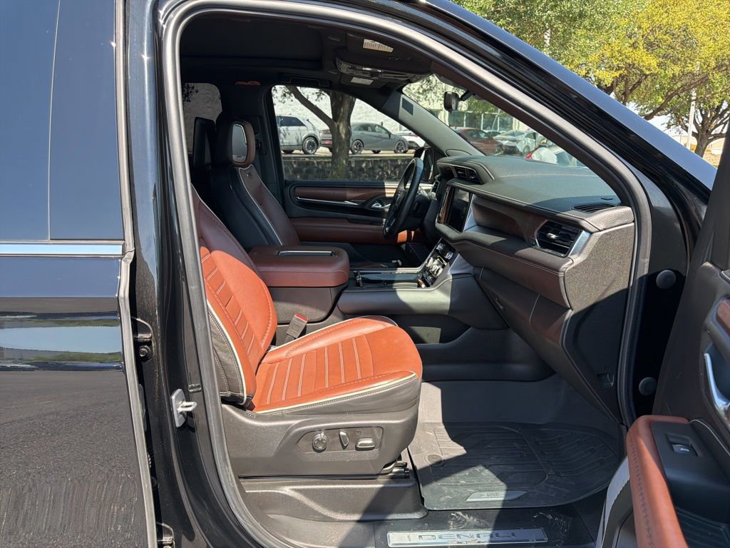 Used 2023 GMC Yukon XL Denali Ultimate image 38