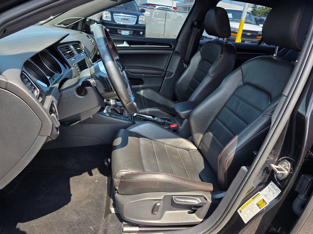 Used 2017 Volkswagen GTI SE FWD image 19