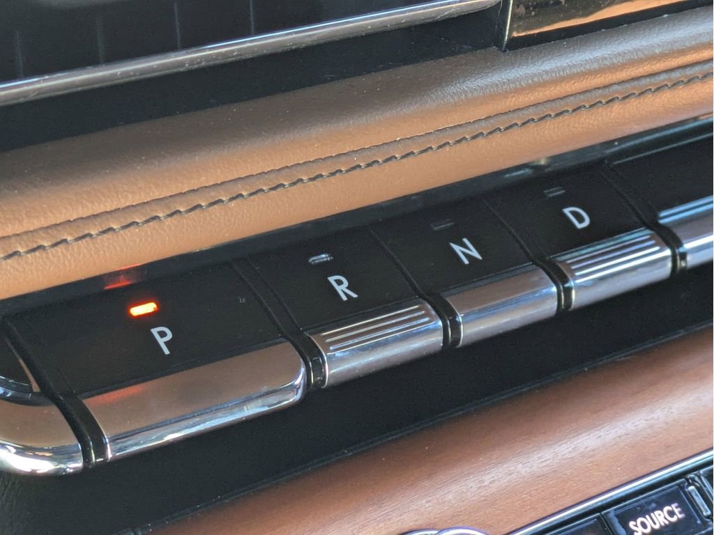 Used 2020 Lincoln Aviator Reserve w/ Equipment Group 202A image 16