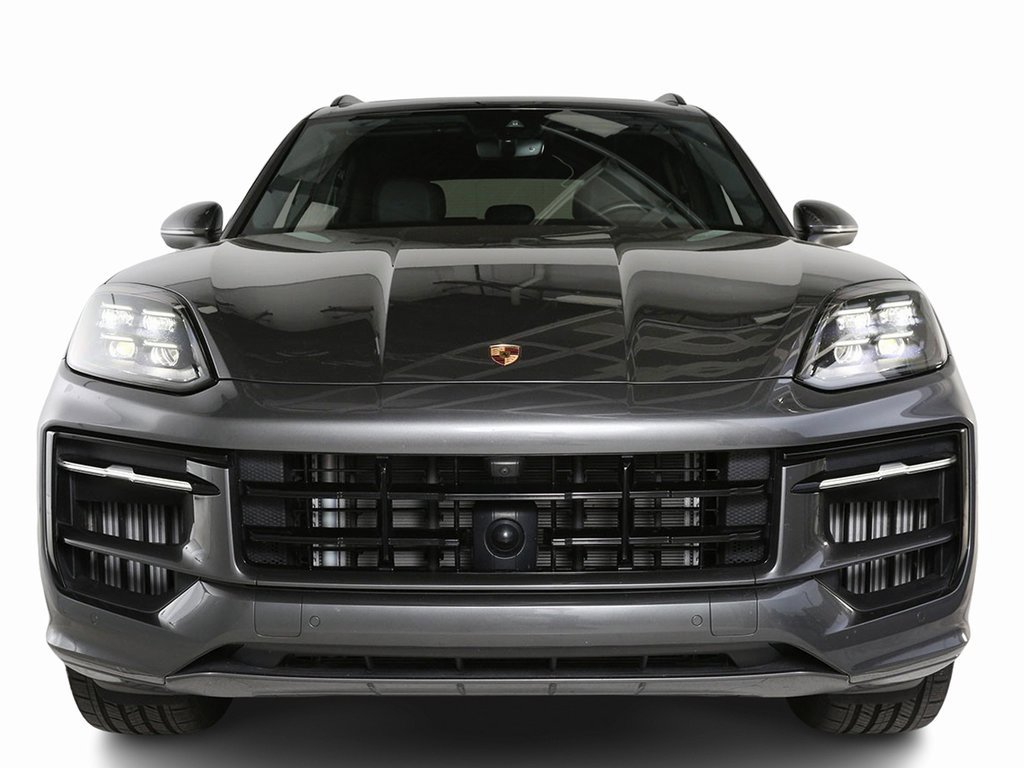 Used 2025 Porsche Cayenne image 2