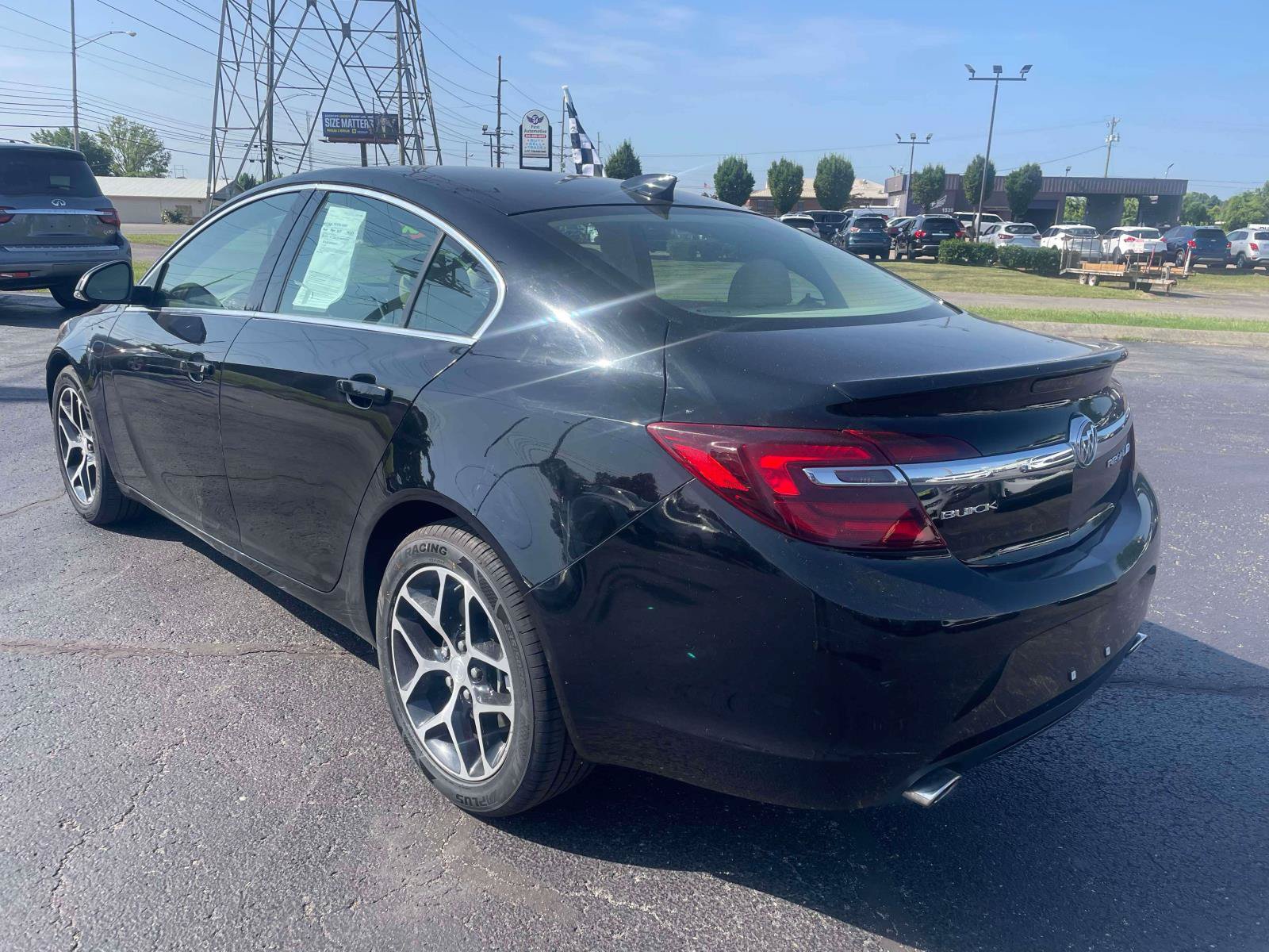 Used 2017 Buick Regal Sport Touring FWD image 3