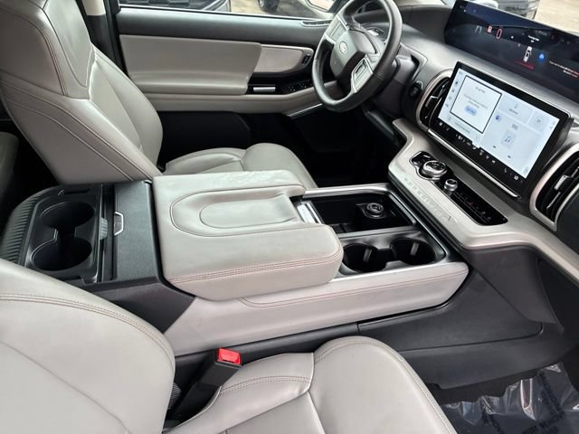 Used 2025 Ford Expedition Active AWD/4WD image 39