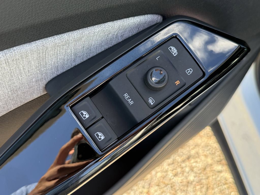 New 2025 Volkswagen ID.4 Pro RWD image 11