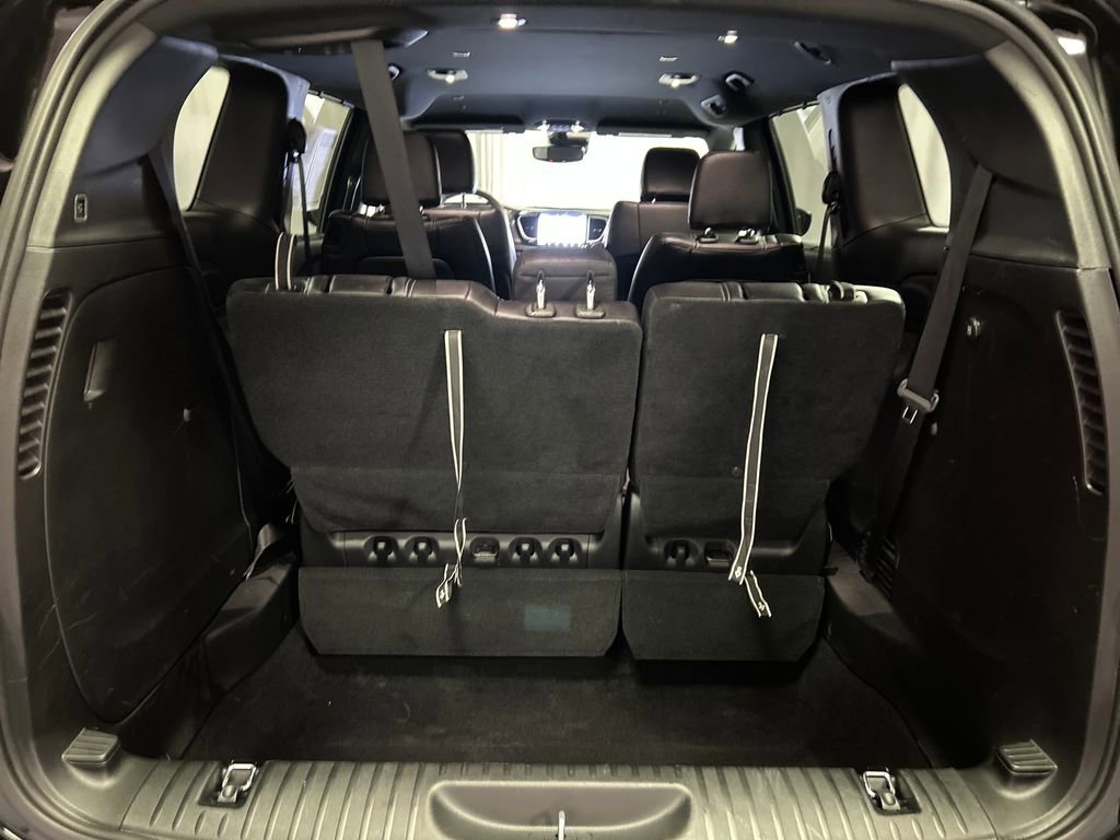 Used 2025 Chrysler Pacifica Select image 25