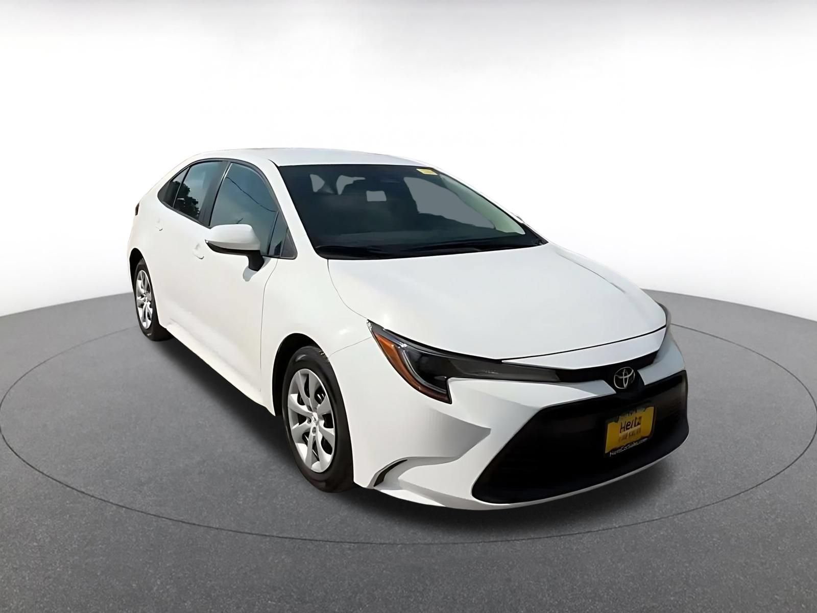 Used 2025 Toyota Corolla LE FWD image 3
