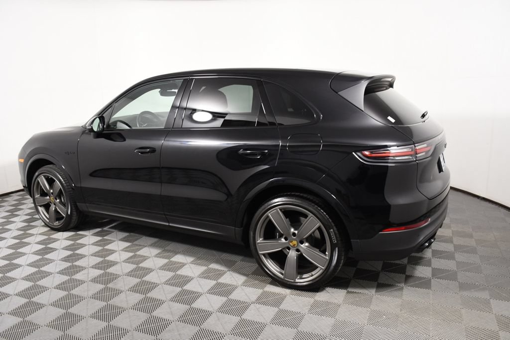 Used 2022 Porsche Cayenne Platinum Edition AWD/4WD image 3